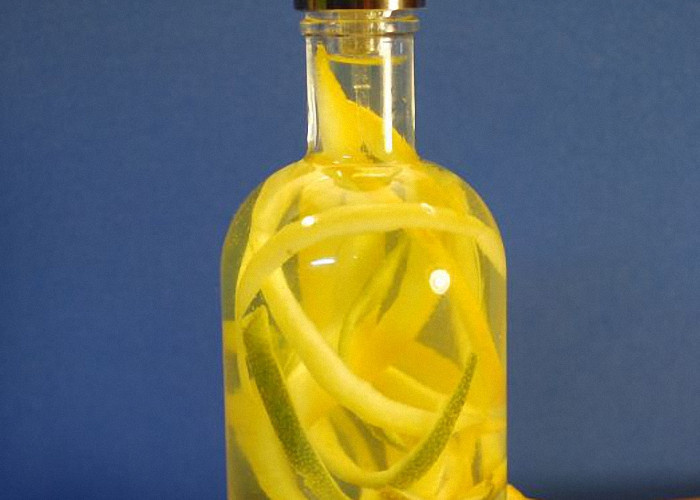 Цедра лимона смягчает вкус и делает послевкусие более приятным