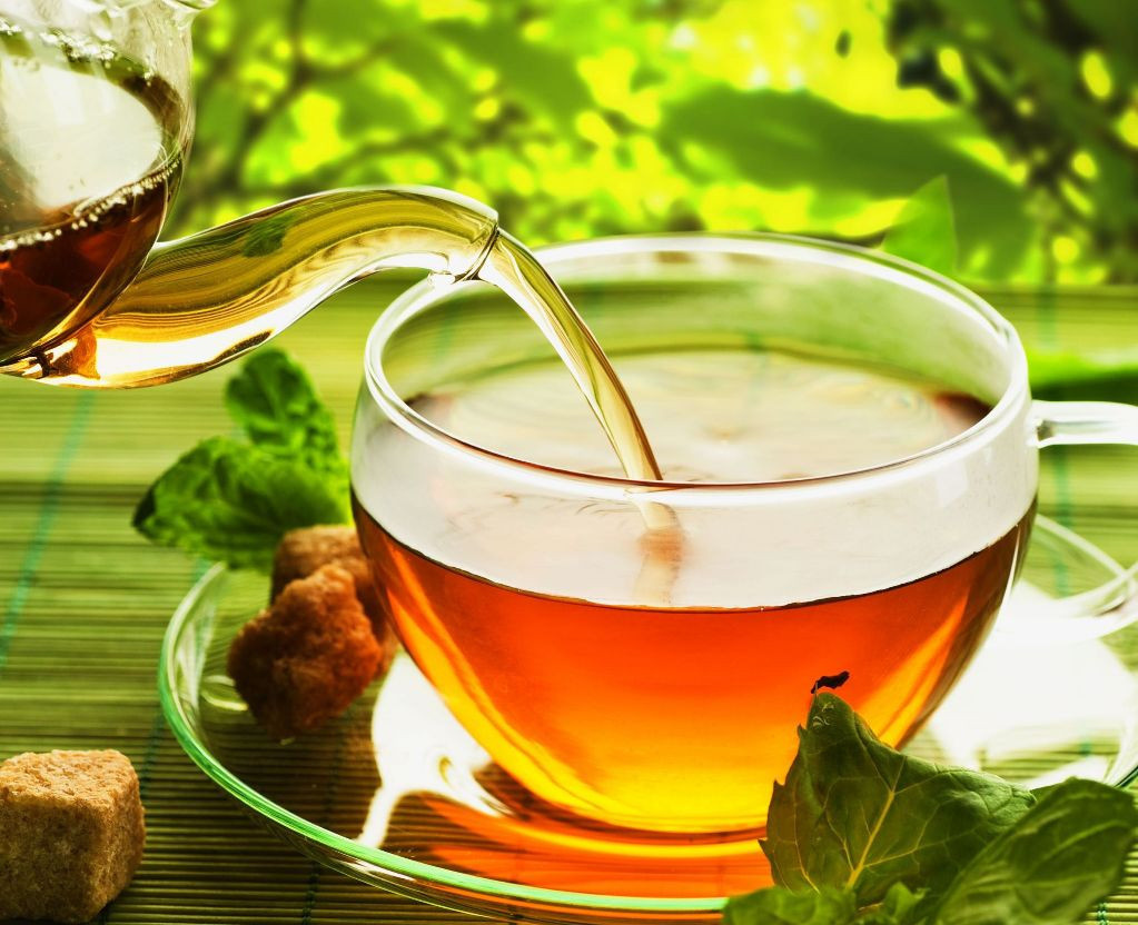 Классический чай готовится из листьев базилика и кипятка