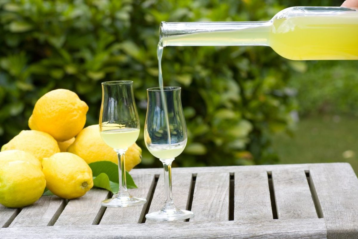 Эстетические бутылки для лимонной настойки