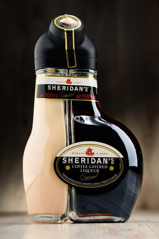 фото бутылки кофе Sheridans и шоколадного ликера