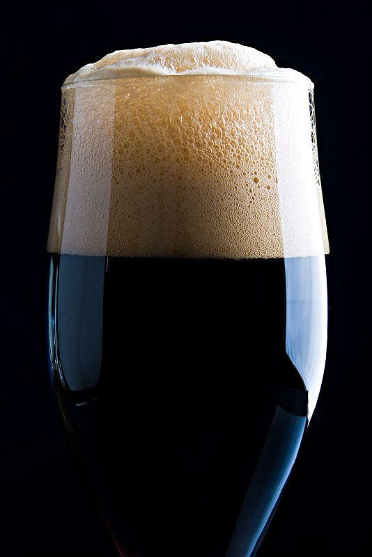 фото густой пены пива Guinness